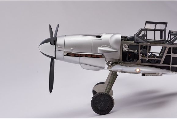 1/16 Messerschmitt Bf-109G, серія Premium Kit із електродвигуном та LED-світлом, з інтер'єром та прозорим корпусом (Artesania Latina 20356), збірна металева модель