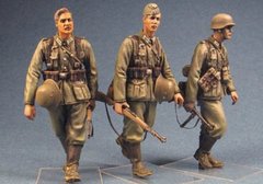1/35 Німецькі солдати, літо 1939-45 років, на марші, 3 фігури, збірні смоляні