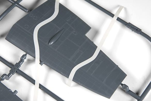 Маскуюча стрічка еластична, ширина 1 мм, довжина 18 м (AK Interactive AK9181 Masking Tape for Curves)
