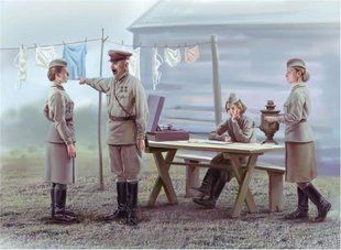 1/35 Радянські жінки-військовослужбовці 1939-42 років, 4 фігури (ICM 35621), збірні пластикові