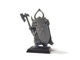 Warrior of Chaos with Axe, миниатюра Warhammer Fantasy Battles, собранная пластиковая (Games Workshop)