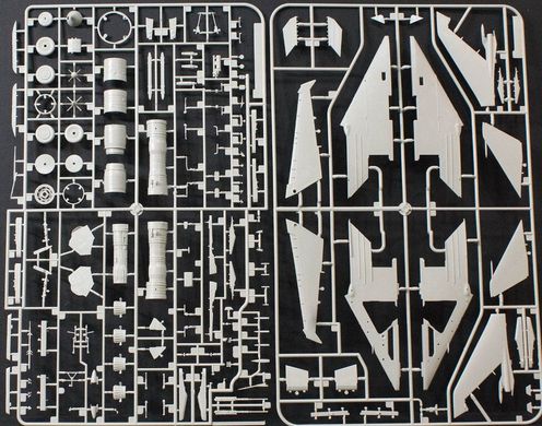 1/48 Су-17/Су-22УМ-3К советский истребитель-бомбардировщик (Zimi Model/Kitty Hawk 80147), сборная модель