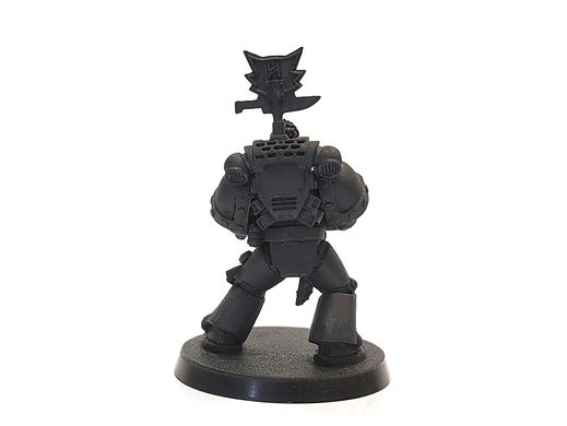 Десантник із ордену Космічних Вовків, мініатюра Warhammer 40k (Games Workshop), пластикова
