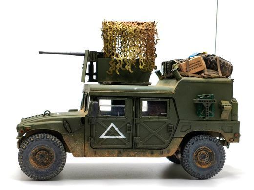 1/35 Автомобіль HMMWV Hummer Збройних Сил України, готова модель