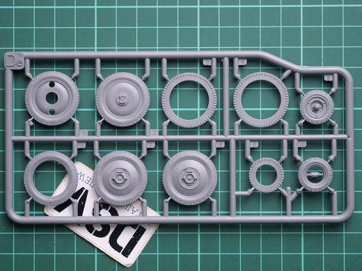 1/35 Industrial Tractor Standard N Mod. 1936/38 (Miniart 38102), збірна модель
