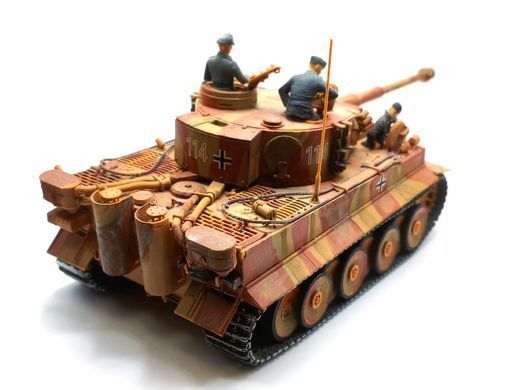 1/35 Танк Pz.Kpfw.VI Tiger I з фігурами, готова модель авторської роботи