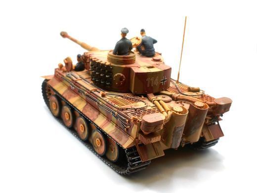 1/35 Танк Pz.Kpfw.VI Tiger I з фігурами, готова модель авторської роботи