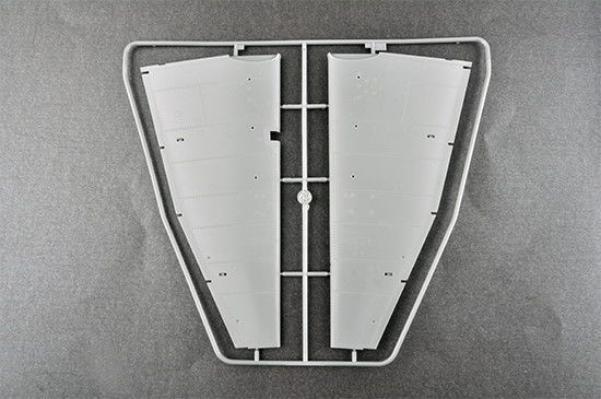 1/24 Junkers Ju-87B-2 Stuka немецкий пикирующий бомбардировщик (Trumpeter 02421), сборная модель
