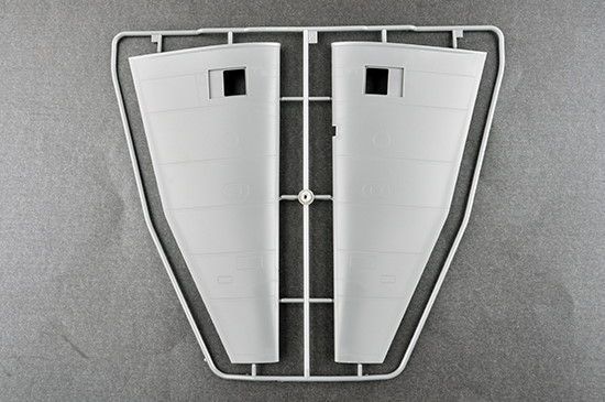 1/24 Junkers Ju-87B-2 Stuka немецкий пикирующий бомбардировщик (Trumpeter 02421), сборная модель