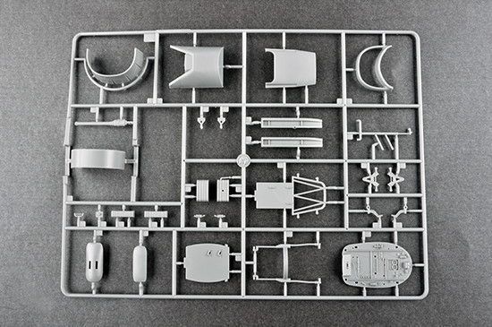 1/24 Junkers Ju-87B-2 Stuka немецкий пикирующий бомбардировщик (Trumpeter 02421), сборная модель