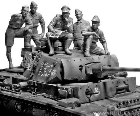 1/35 Rommel and German Tank Crew, DAK, WW II era (Master Box 3561)