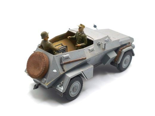 1/35 Sd.Kfz.247 Ausf.B немецкий командирский бронеавтомобиль с фигурами, готовая модель авторской работы
