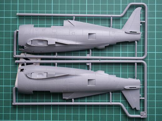 1/48 Винищувач Thunderbolt Mk.I Королівських ВПС, серія Basic Kit (Miniart 48033), збірна модель
