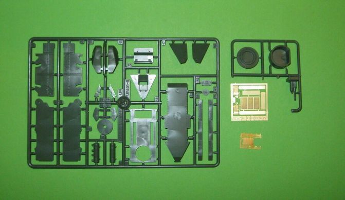 1/72 Артилерійський танк БТ-2 із 76,2-мм гарматою (UM Military Technics UMMT 682), збірна модель