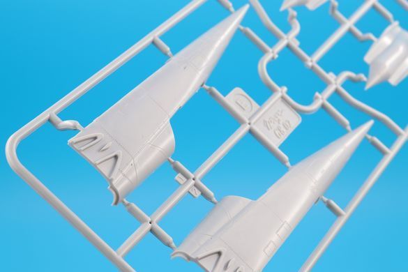 1/72 Mirage G8.02 прототип експериментального літака з крилом змінної стрілоподібності (ModelSvit 72057), збірна модель