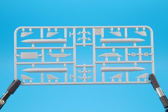 1/72 Mirage G8.02 прототип експериментального літака з крилом змінної стрілоподібності (ModelSvit 72057), збірна модель