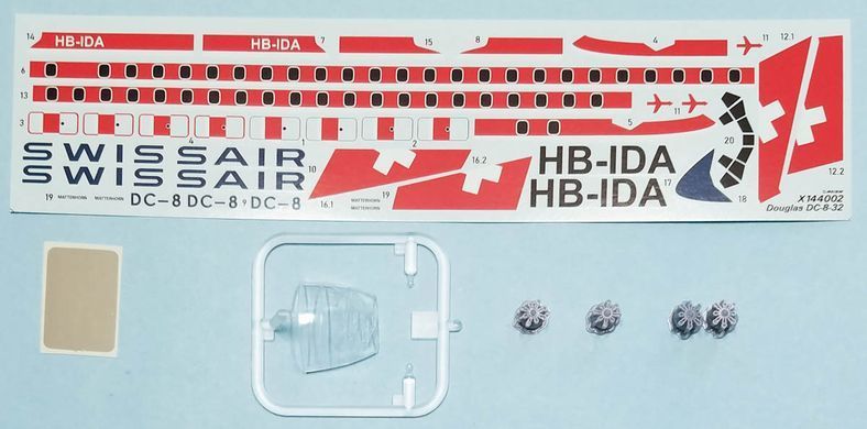 1/144&nbsp;Douglas&nbsp;DC-8-32 "SwissAir" пасажирський літак (X-Scale 144002), збірна модель
