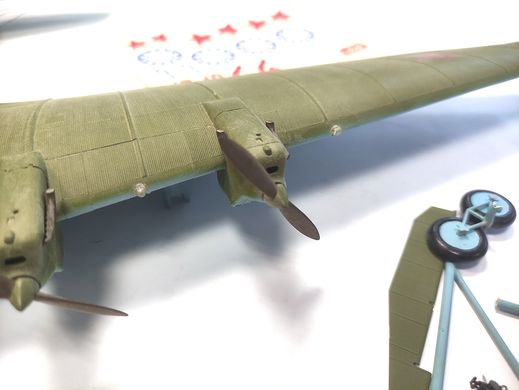 1/72 Бомбардировщик ТБ-3, поврежденная готовая модель (состояние и комплектация на фото)