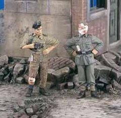 1:35 Wounded German Soldiers WWII (2 Figures)