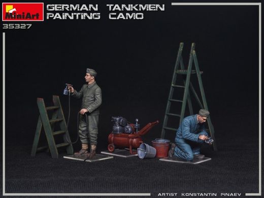 1/35 Германские солдаты красят, 4 фигуры и аксессуары, сборные пластиковые (Miniart 35327)