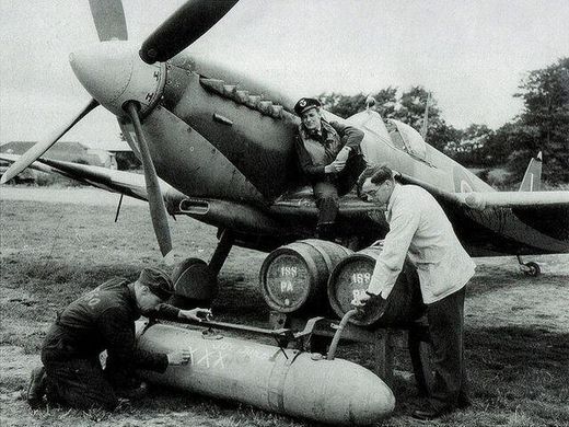 1/48 Spitfire Mk.IXC "Beer Delivery" англійський винищувач (ICM 48060), збірна модель