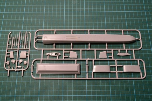 1/350&nbsp;HMS Resolution (S22) британський атомний підводний човен (MikroMir 350-26), збірна модель