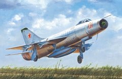 1/48 Сухой Су-9 радянський винищувач-перехоплювач (Trumpeter 02896), збірна модель