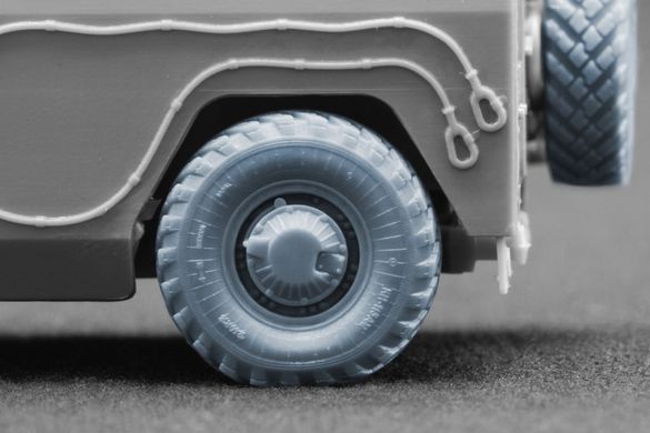 1/72 Колеса для ГАЗ Тигр під навантаженням, 5 штук та два варіанти ковпаків, 3D-друк (ScaleX WM72009s)