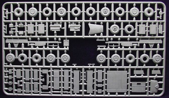 1/72 Американський тягач Diamond T981 із 45-тонною платформою (GMU 72004), збірна модель