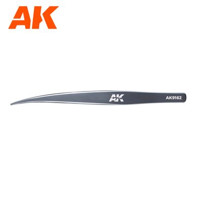 Точный угловой пинцет с плоским концом, длина 140 мм (AK Interactive AK9162 HG Angled Flat-End Tweezer)