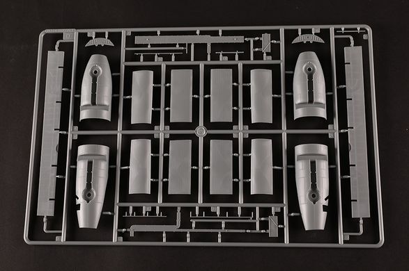 1/48 Бомбардировщик B-24J Liberator, модель с интерьером (Hobbyboss 81774), сборная модель