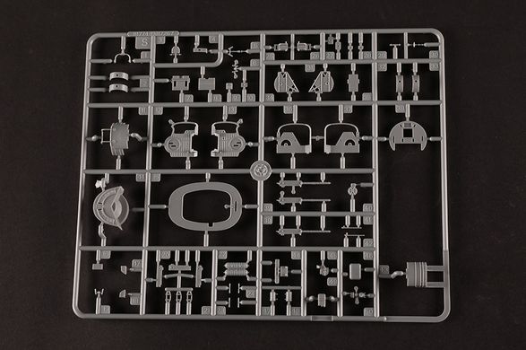 1/48 Бомбардувальник B-24J Liberator, модель з інтер'єром (Hobbyboss 81774), збірна модель