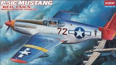1:72 North American P-51C Mustang "Red Tails" + Jeep Willys