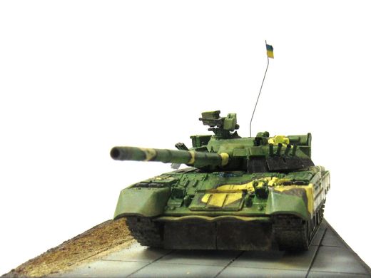 1/72 Танк Т-80УД "Береза", на підставці (авторська робота), готова модель