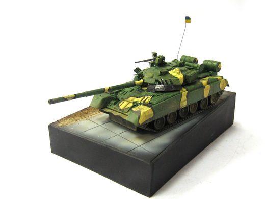 1/72 Танк Т-80УД "Береза", на підставці (авторська робота), готова модель