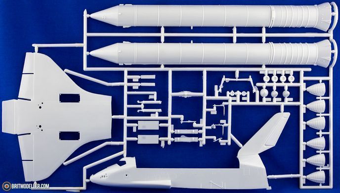 1/144 Космічний шатл&nbsp;Space Shuttle, серія Gift Set з фарбами, клеєм та пензлями&nbsp;(Airfix A50200), збірна модель
