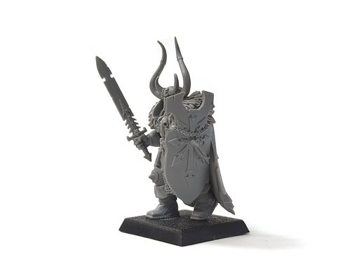 Warrior of Chaos with Sword, мініатюра Warhammer Fantasy Battles, зібрана пластикова (Games Workshop)
