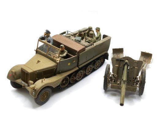 1/35 Тягач Sd.Kfz.11 з гаубицею Le.FH.18 та фігурами, готова модель авторської роботи