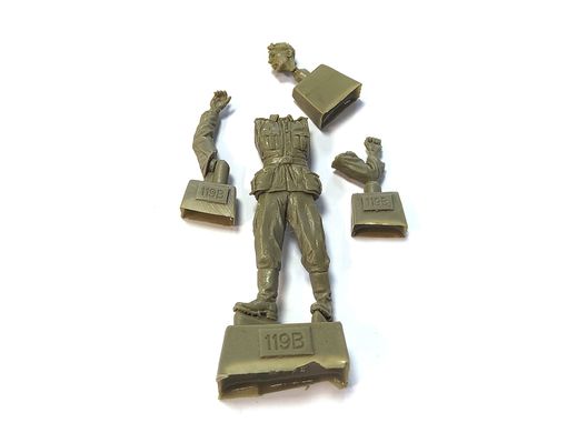 1/35 Німецький артилерист поранений, Курськ, літо 1943 року, збірна смоляна фігура (без коробки, без інструкції)