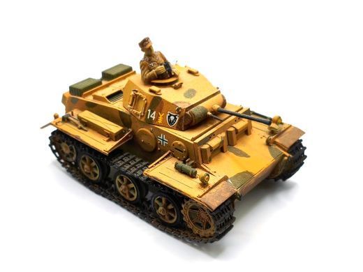 1/35 Немецкий танк Pz.Kpfw.II Ausf.J с фигуркой, готовая модель авторской работы
