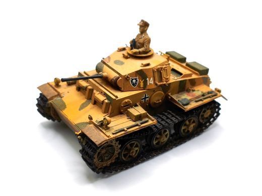 1/35 Немецкий танк Pz.Kpfw.II Ausf.J с фигуркой, готовая модель авторской работы