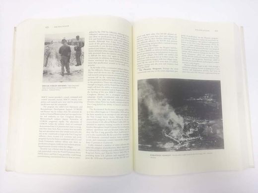 Книга "Encyclopedia of the Vietnam War" Stanley I. Kutler (на английском языке)
