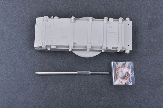 1/35 Танк Т-62 зразка 1975 року з фігурками&nbsp;(Trumpeter 01551), збірна модель