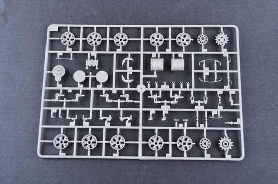 1/35 Танк Т-62 зразка 1975 року з фігурками&nbsp;(Trumpeter 01551), збірна модель