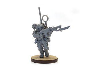 Cadian Shock Trooper with Lasgun and Comm-Link, миниатюра Warhammer 40.000, пластиковая (Games Workshop)