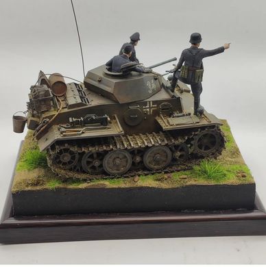 1/35 Диорама с немецким танком Pz.Kpfw.II Ausf.J и фигурами, готовая авторская работа