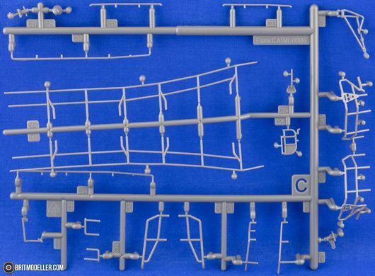1/72 Рятувальний катер RNLI Shannon Class Lifeboat, серія Starter Set з фарбами, клеєм та пензлями (Airfix A55015), збірна модель