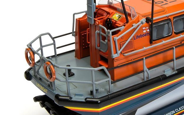 1/72 Рятувальний катер RNLI Shannon Class Lifeboat, серія Starter Set з фарбами, клеєм та пензлями (Airfix A55015), збірна модель