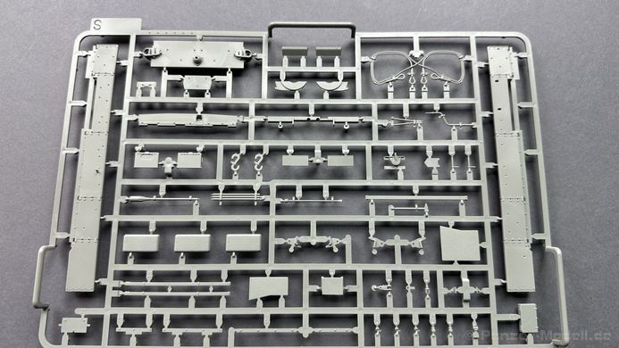 1/35 САУ StuG.III Ausf.F поздней версии с пушкой 7.5cm L/48, в комплекте металлический ствол (Takom 8015), сборная модель