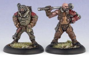 Warmachine Khadoran Mechanik Chief and Assistant (Blister pack) - Privateer Press Miniatures PRIV-PIP 33004